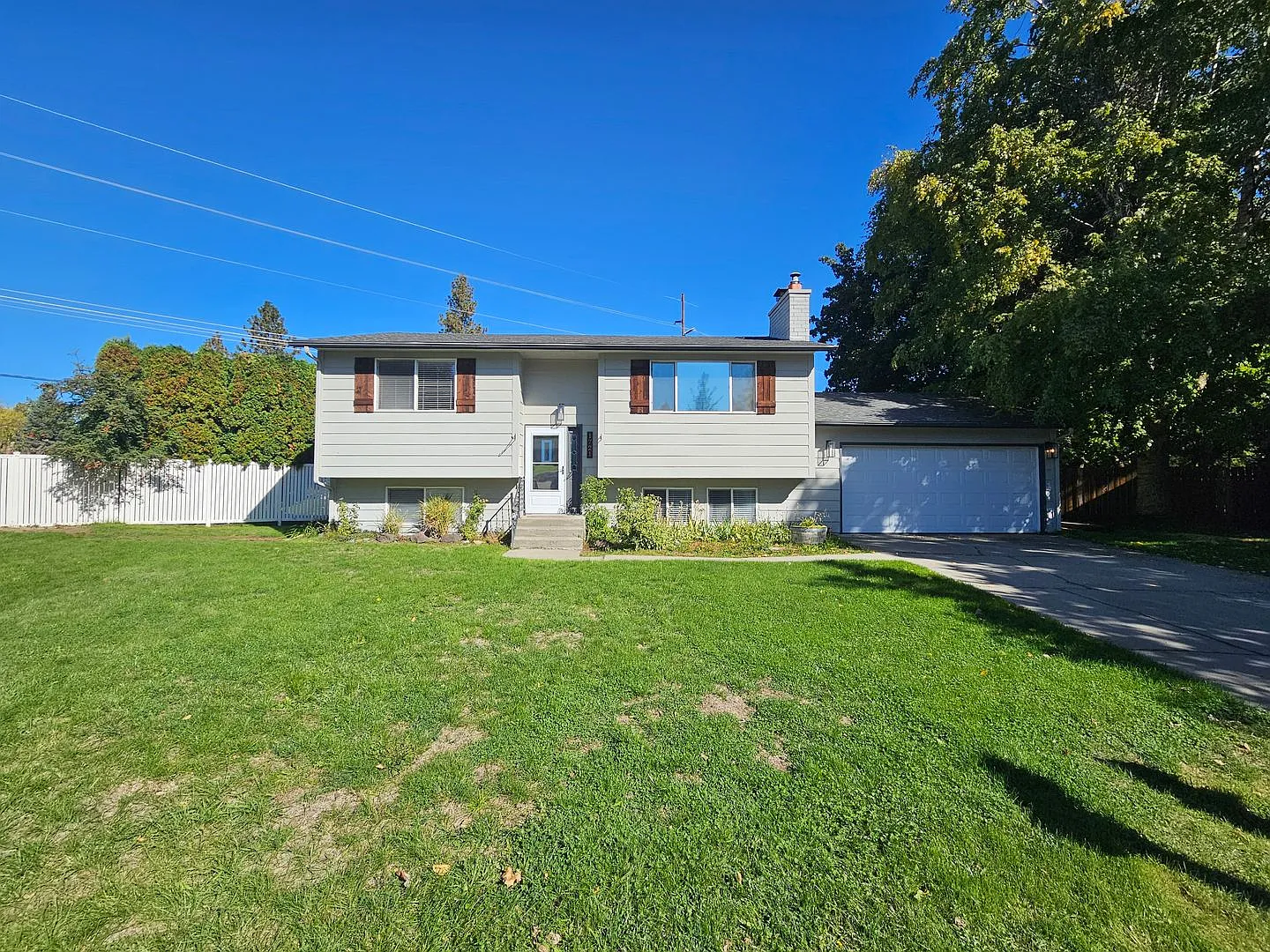 $3,100 - 3 Bed / 2 Bath Stunning and Modern Home in South Hill — Photo 4