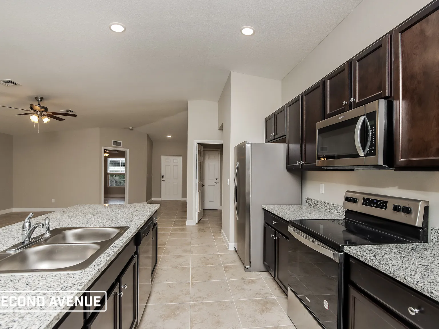 4 bed, 2.0 bath, 1833 sqft, $1,850 — Photo 4