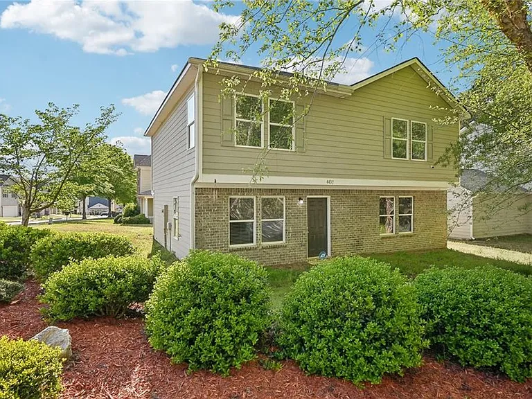 4437 Ben Hill Rd — Photo 2