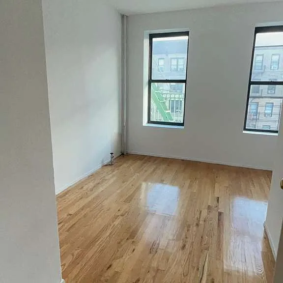 1801 Weeks Ave #3J — Photo 4