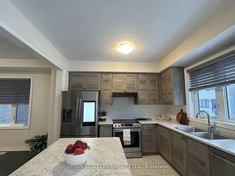 4 Amos Ave E — Photo 13