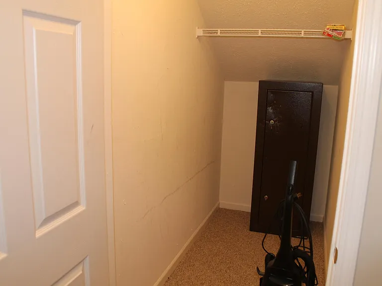 14908 Lenox Dr — Photo 13