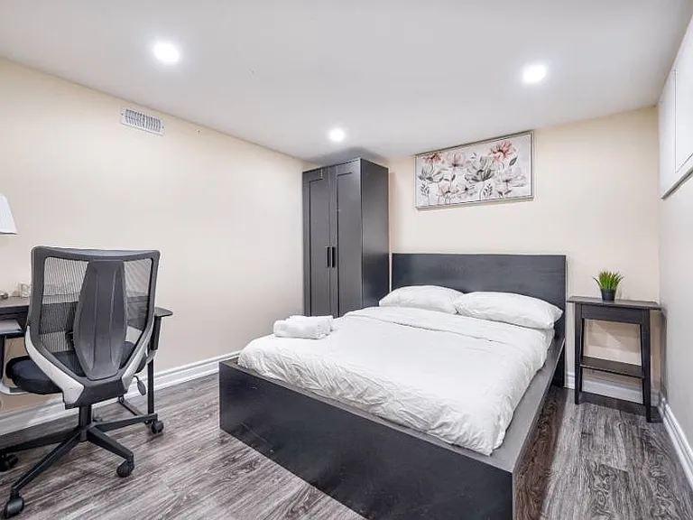 757 Elgin St — Photo 4