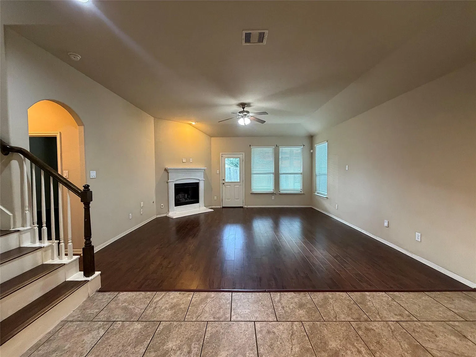 4 bed, 2.5 bath, 2400 sqft, $2,300 — Photo 3