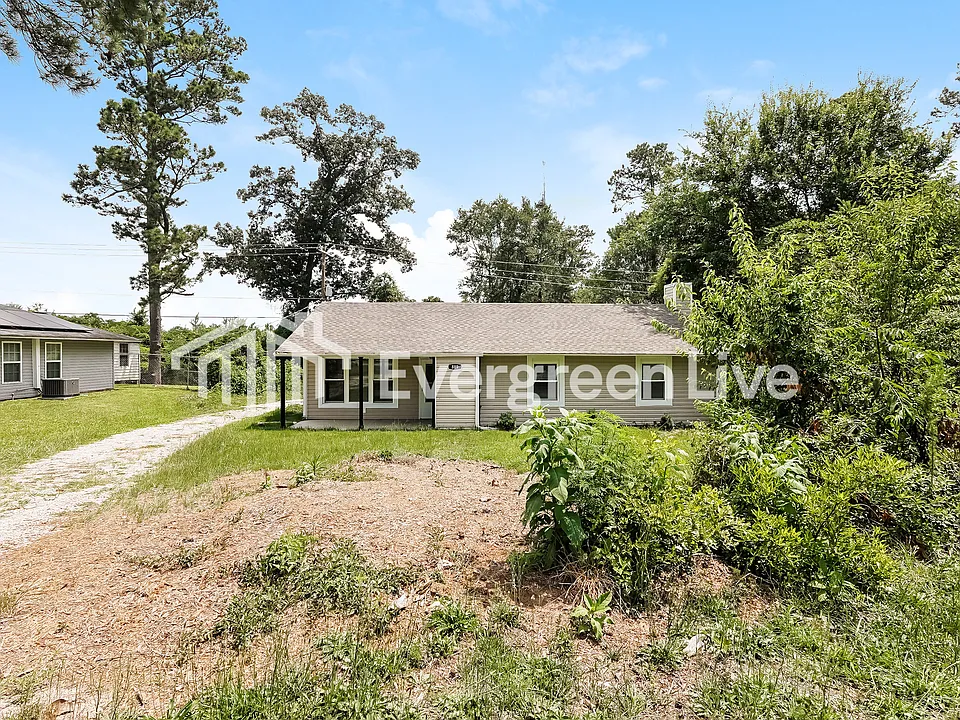 889 Alfred St NE