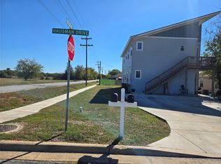 1300 Hausman Dr, Lockhart, TX 78644