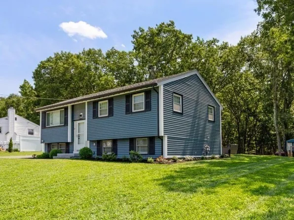43 Newport Dr, Westford, MA 01886