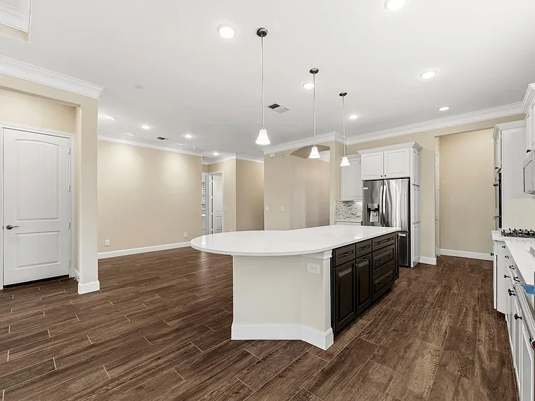 316 Connemara Dr — Photo 7