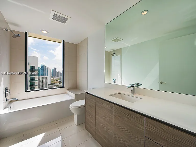 460 NE 28th St #3608 — Photo 7