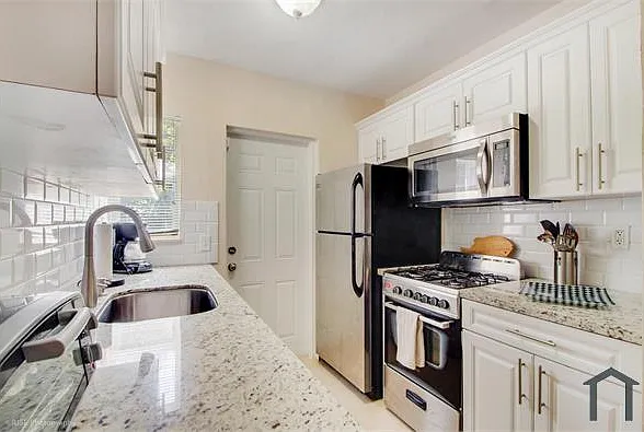 518 SW 7th Ave — Photo 11