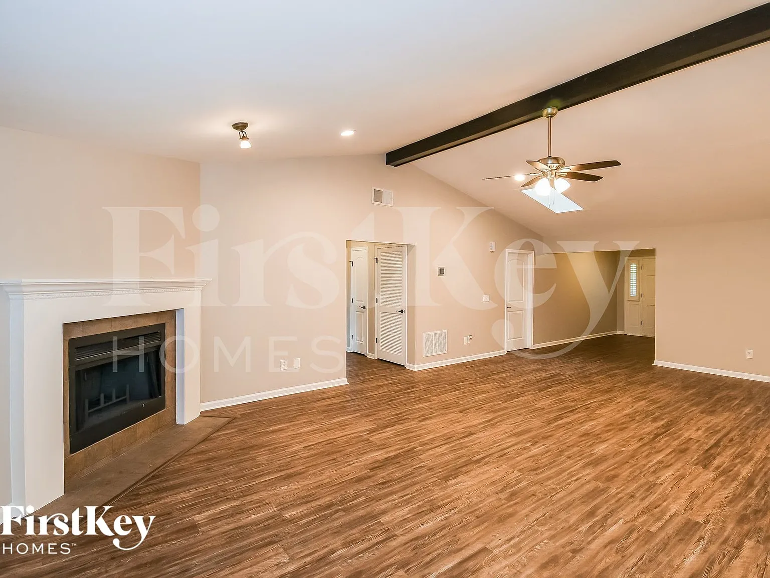 3 bed, 2.0 bath, 1828 sqft, $2,295 — Photo 3