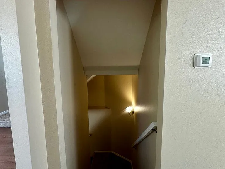 2429 E Monument St — Photo 11