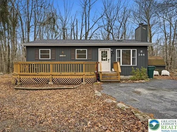 779 Country Place Dr, Tobyhanna, PA 18466