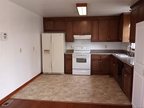 5th image of 18203 Bonneville Ln
