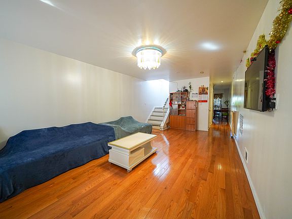 2nd image of 16 Prince St