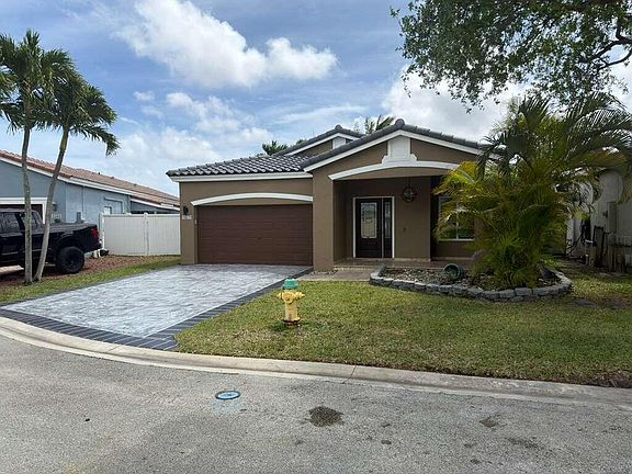 3rd image of 4572 SW 14th Street