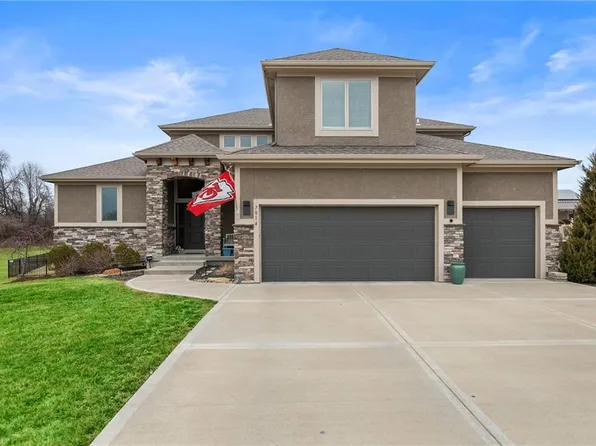 7814 NW Roberts Rd, Weatherby Lake, MO 64152