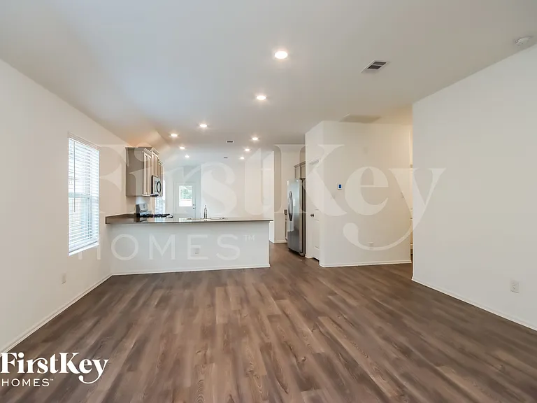 19100 Cicerone Ct — Photo 4