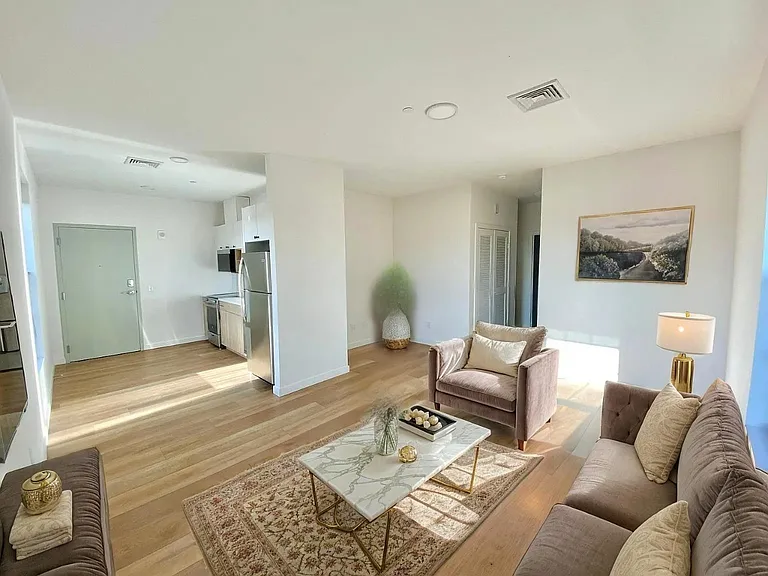 102 Howe St #603 — Photo 20