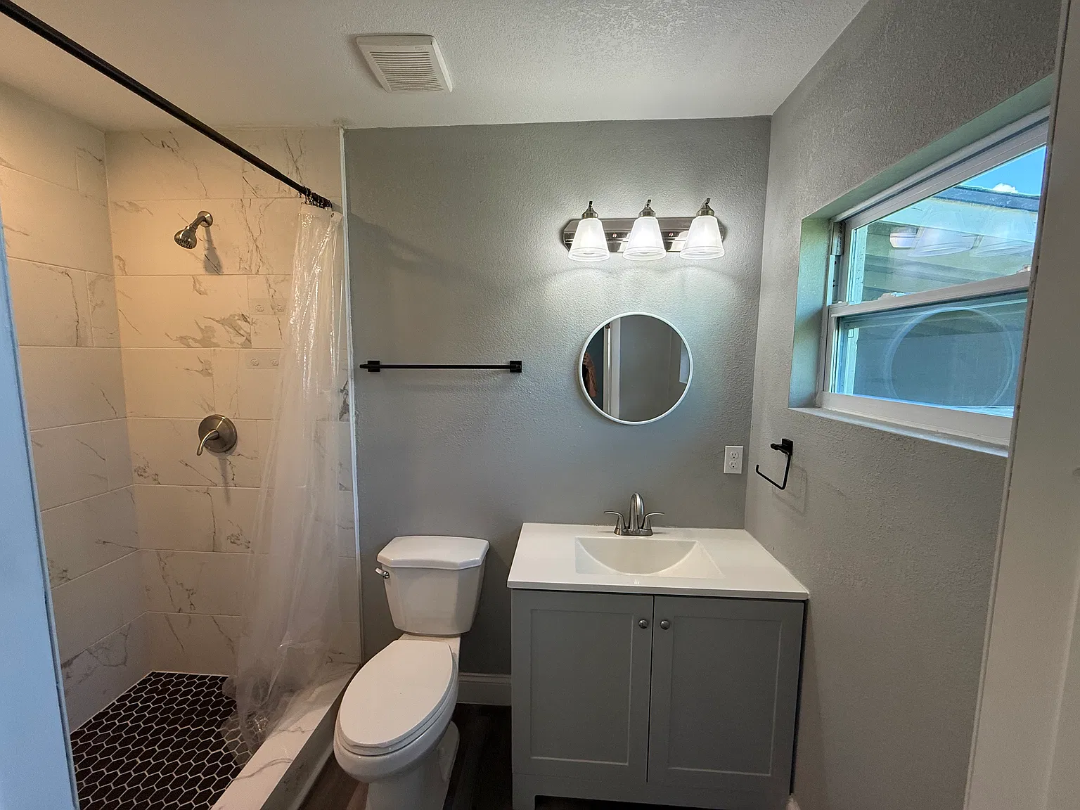 3 bed, 1134 sqft, $1,900 — Photo 2