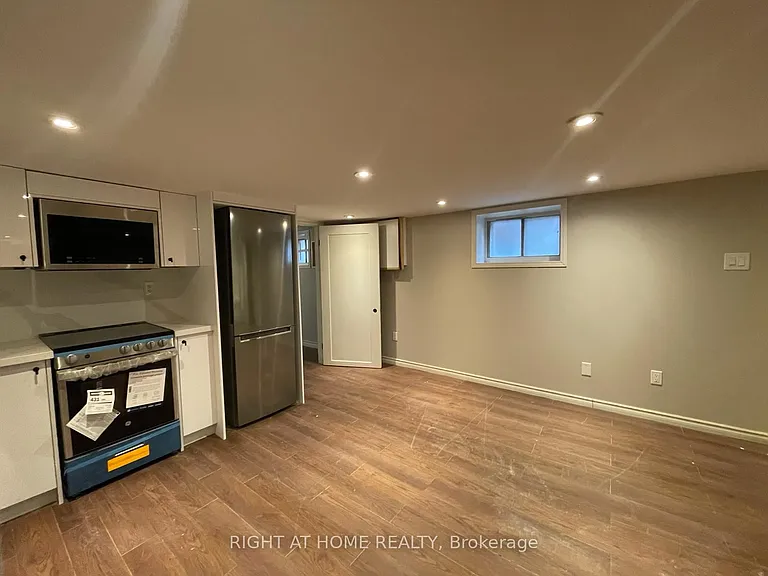 807 Dupont St #B — Photo 2
