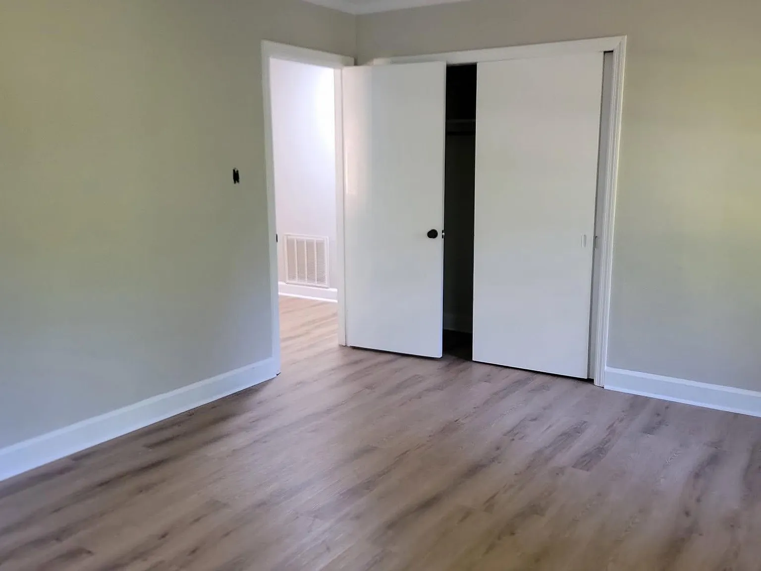 5 bed, 2500 sqft, $3,000 — Photo 4