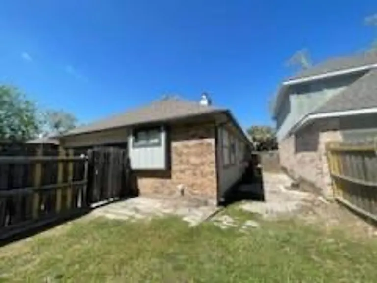 1232 Wheatfield Dr — Photo 2