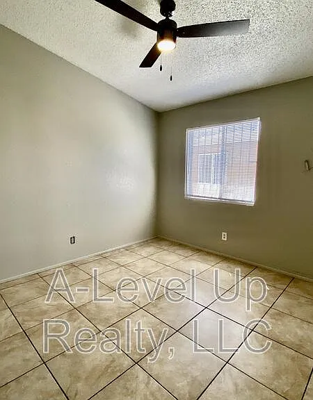 405 E Thoroughbred St #1 — Photo 6
