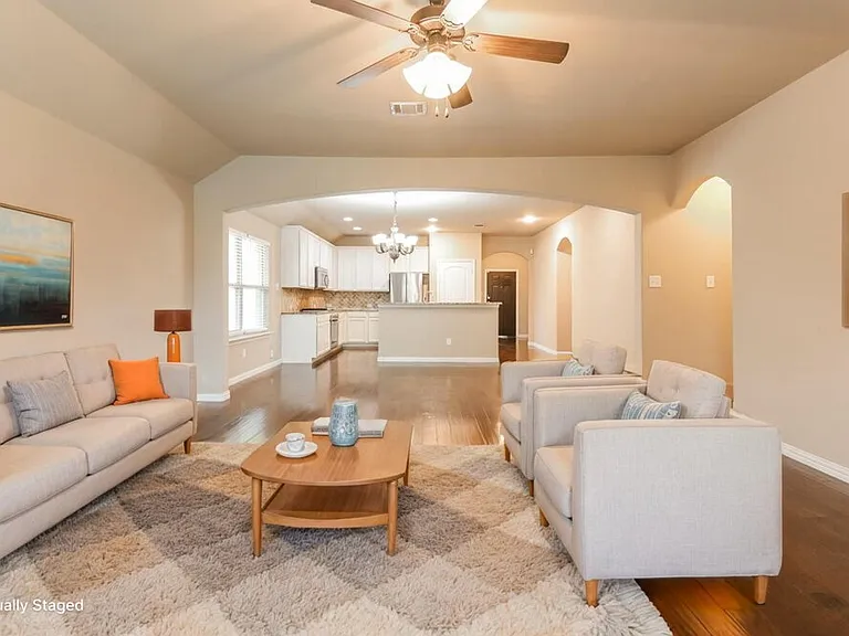121 Pleasant Hill Ln — Photo 4