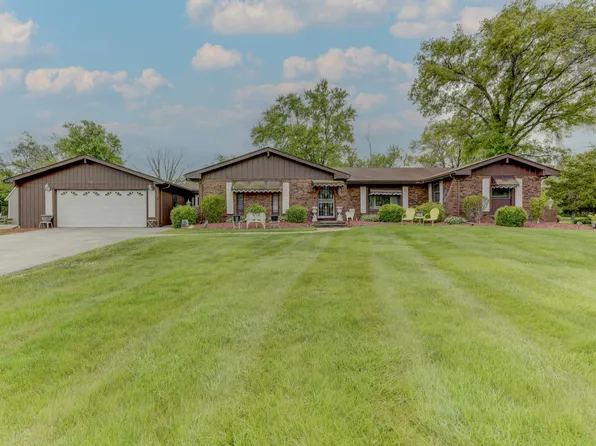 126 Denell Dr, Crete, IL 60417