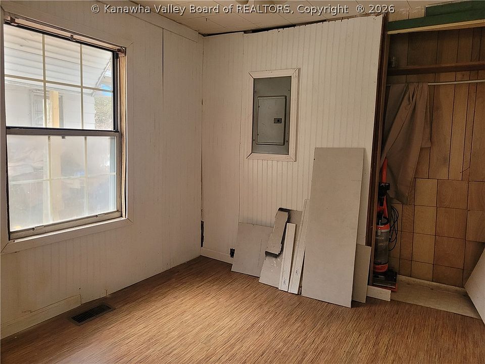 10th image of 637 S Ruffner Rd