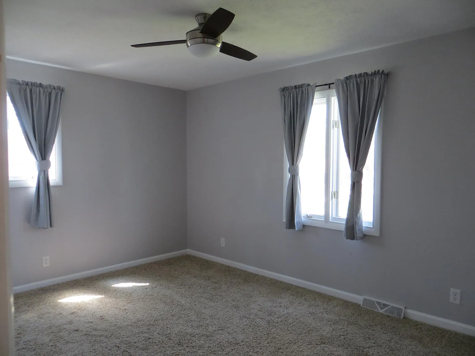 825 Ashland St — Photo 4