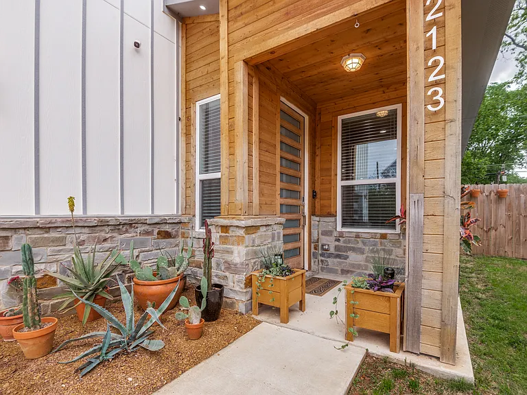 2123 Ramsey Ave — Photo 2