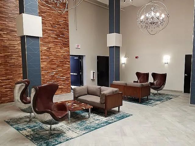 Lobby and tenant lounge