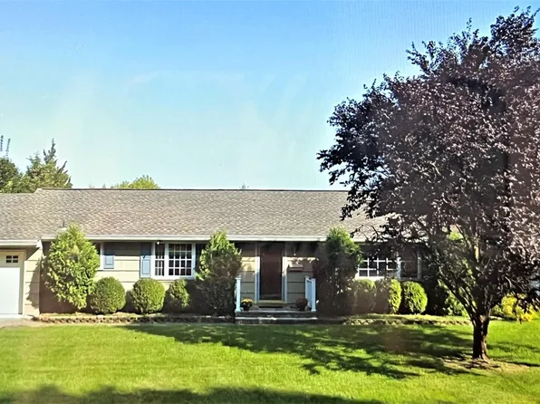 1005 Imperial Woods Dr, Vestal, NY 13850