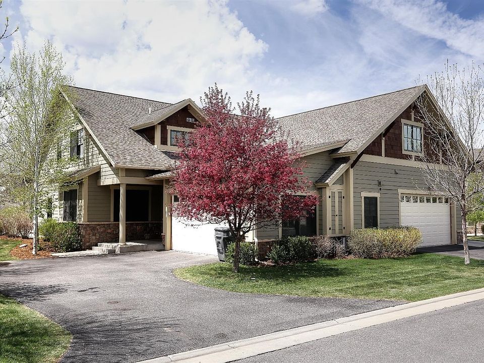 Autumn Exterior view (From previously listed neighboring unit with the same exterior and floor plan)