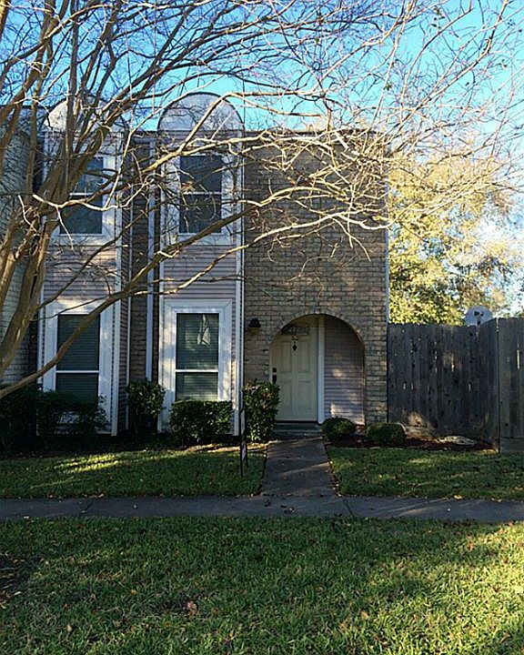1st image of 10910 Glenwolde Dr #910