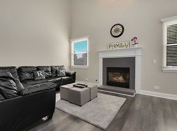 3rd image of 606 Oak Crest Dr