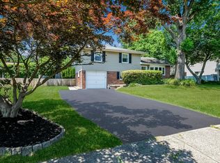 2020 Carlson Dr, Willow Grove, PA 19090