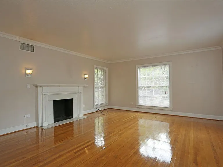 5625 Jackson St — Photo 2