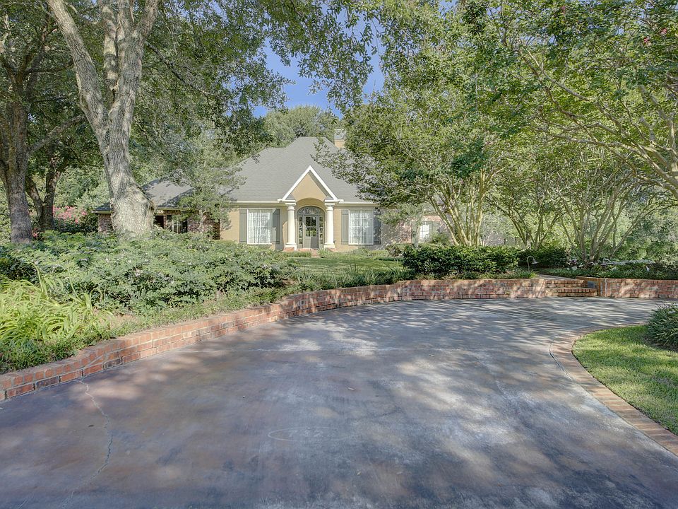 1st image of 7422 Silverthorn Dr