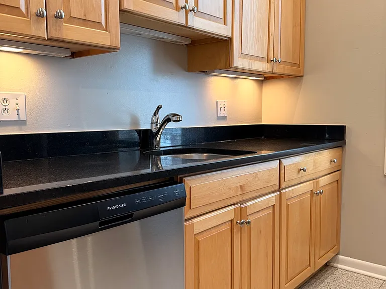 5975 Alder St — Photo 33