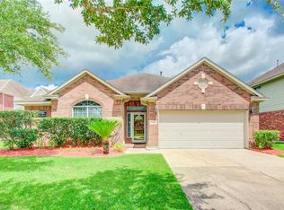 514 Lake Hurst Dr, Pearland, TX 77584
