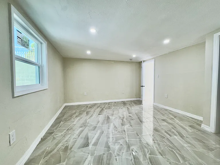 1833 108th Ave — Photo 40
