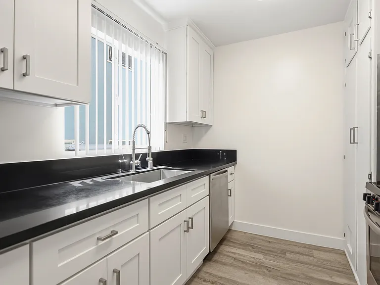 608 San Vicente Blvd — Photo 12