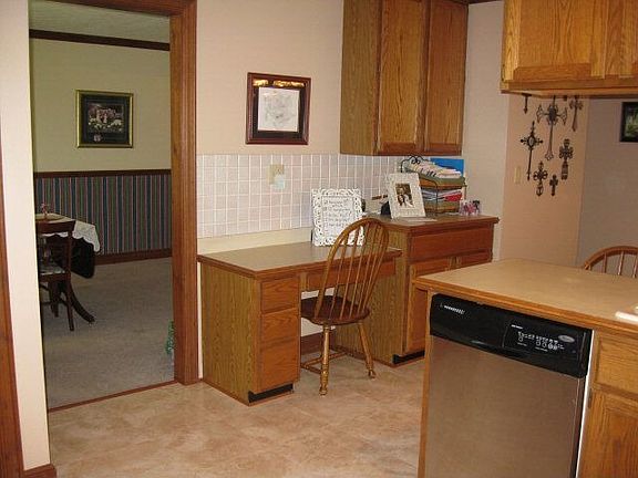 3rd image of 790 Arrowhead Dr