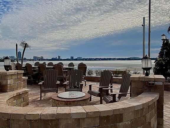 Firepit with Seating