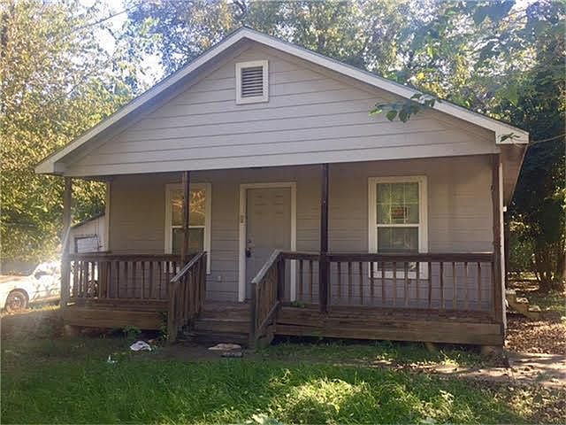 1st image of 327 Lincoln Ave