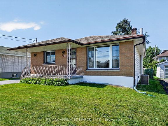 3rd image of 529 Anthony St