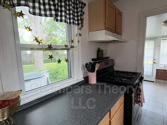 5th image of 817 N Jefferson St
